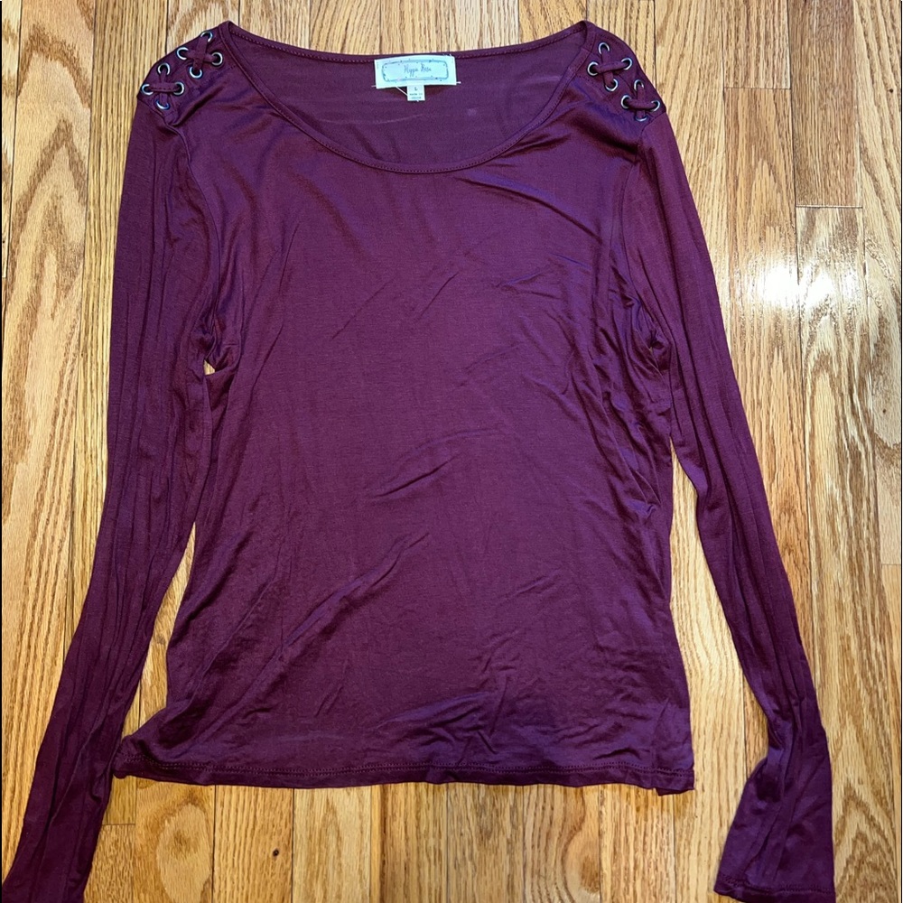 Maroon long sleeve shirt. Size large.